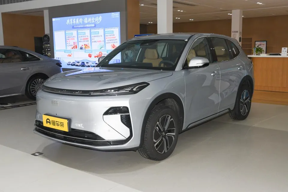 Geely Galaxy Galaxy Starship 7 EV — пример автомобиля с китайского рынка; комплектация выбранного объявления может отличаться