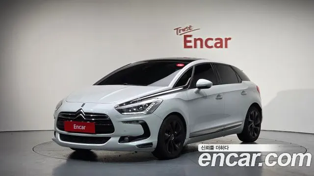 Citroen DS5 — пример автомобиля с корейского рынка; комплектация выбранного объявления может отличаться