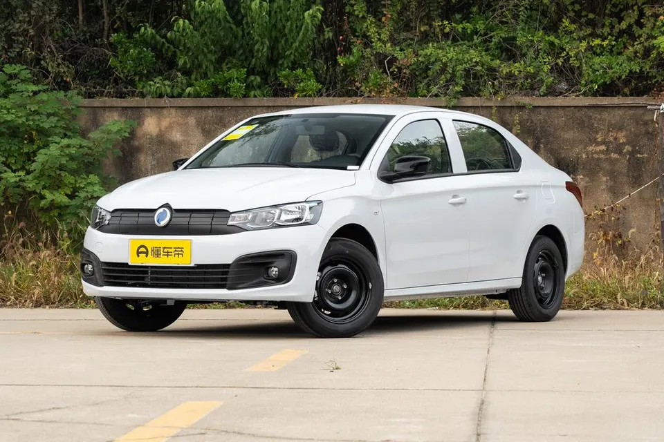 Dongfeng e-Elysee — пример автомобиля с китайского рынка; комплектация выбранного объявления может отличаться