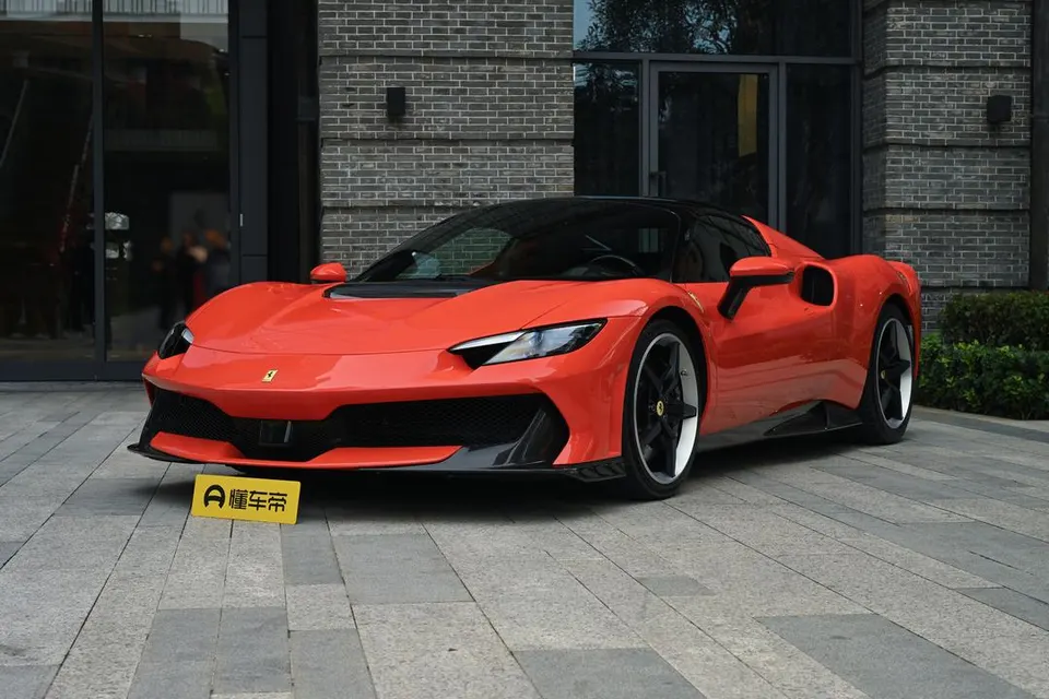 Ferrari 296 — пример автомобиля с китайского рынка; комплектация выбранного объявления может отличаться