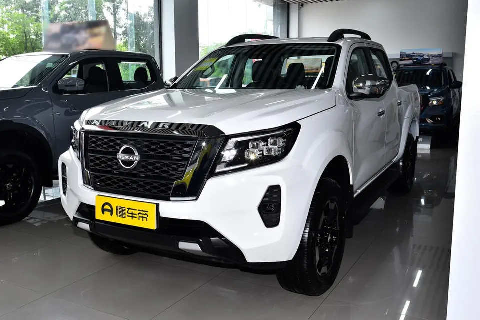 Nissan Navara — пример автомобиля с китайского рынка; комплектация выбранного объявления может отличаться