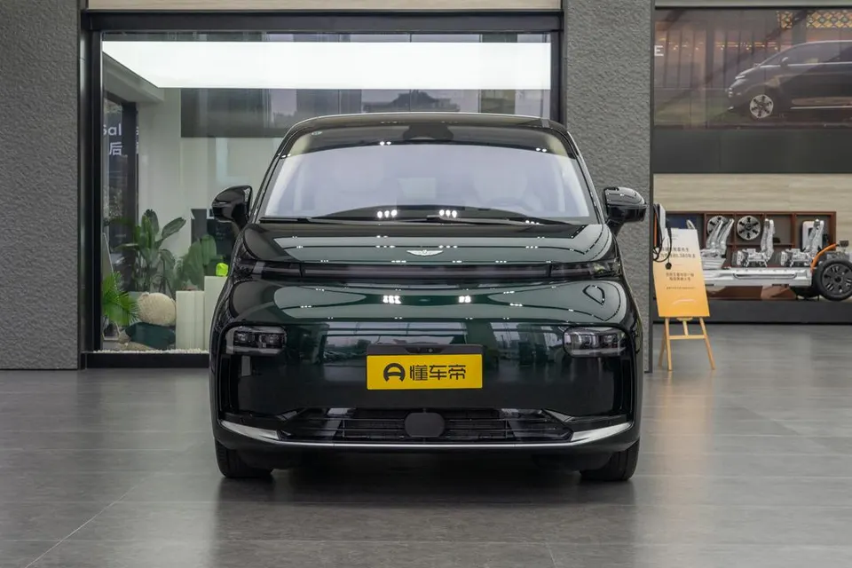 Geely Galaxy Yizhen L380 — пример автомобиля с китайского рынка; комплектация выбранного объявления может отличаться