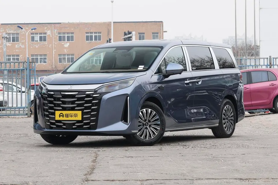 BYD Xia — пример автомобиля с китайского рынка; комплектация выбранного объявления может отличаться