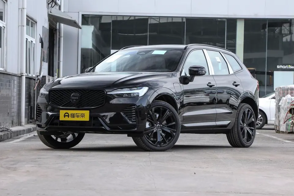 Volvo XC60 PHEV — пример автомобиля с китайского рынка; комплектация выбранного объявления может отличаться