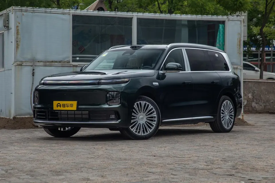 Leapmotor D19 — пример автомобиля с китайского рынка; комплектация выбранного объявления может отличаться