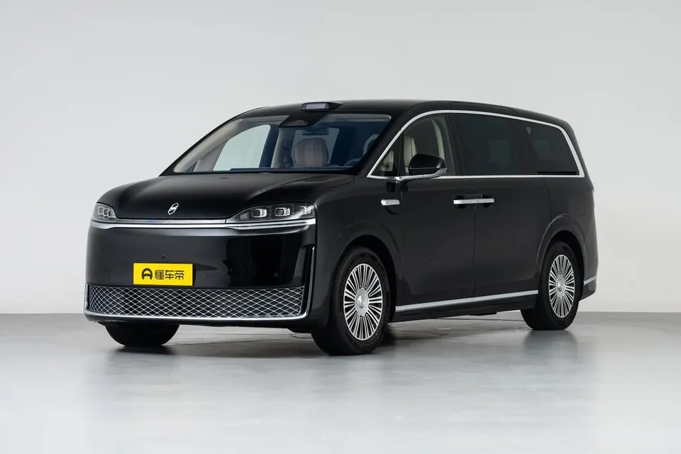 Luxeed V9 — пример автомобиля с китайского рынка; комплектация выбранного объявления может отличаться