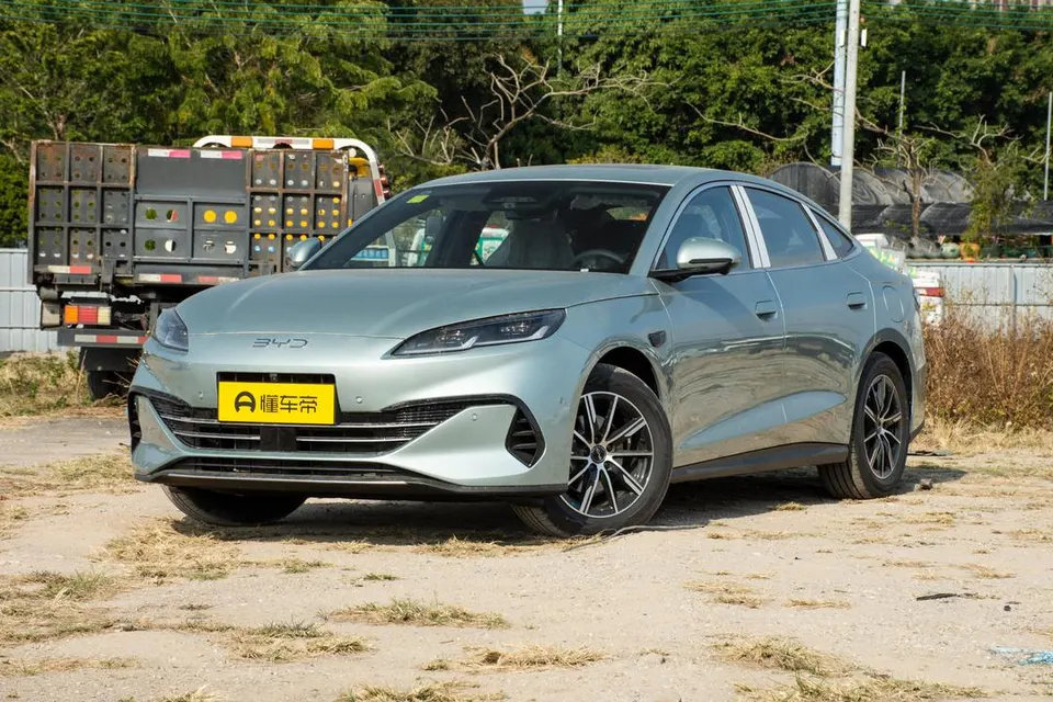 BYD Seal 06 DM — пример автомобиля с китайского рынка; комплектация выбранного объявления может отличаться