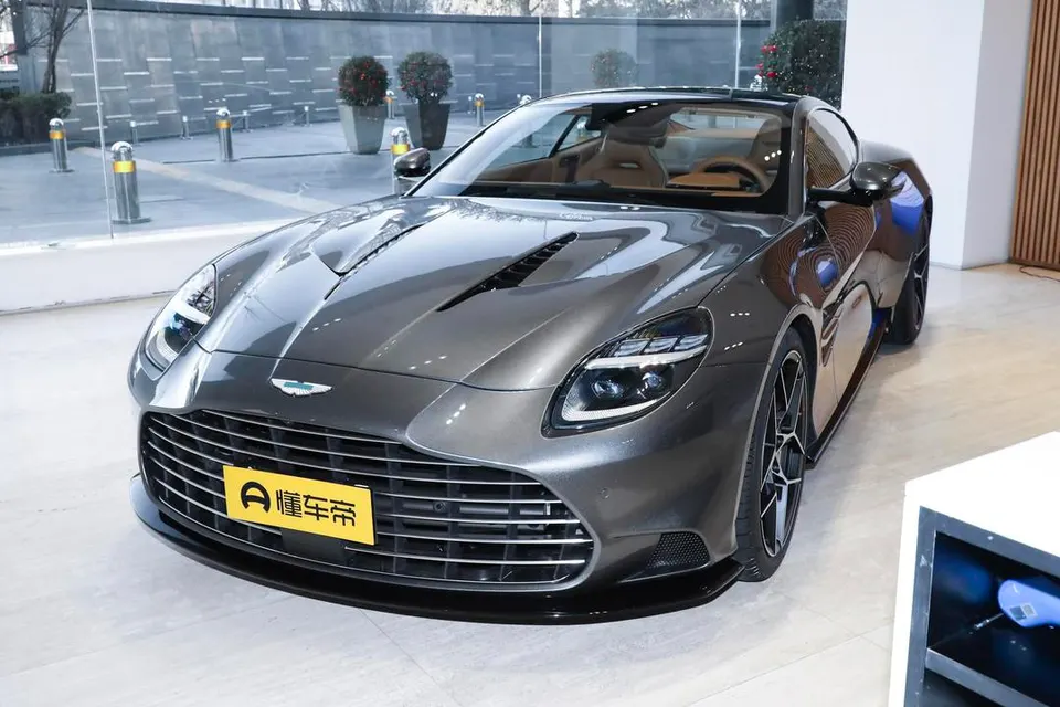 Aston Martin Vanquish — пример автомобиля с китайского рынка; комплектация выбранного объявления может отличаться