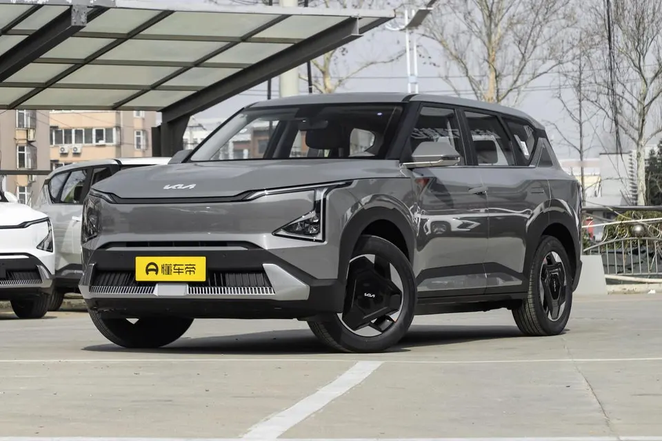 Kia EV5 — пример автомобиля с китайского рынка; комплектация выбранного объявления может отличаться