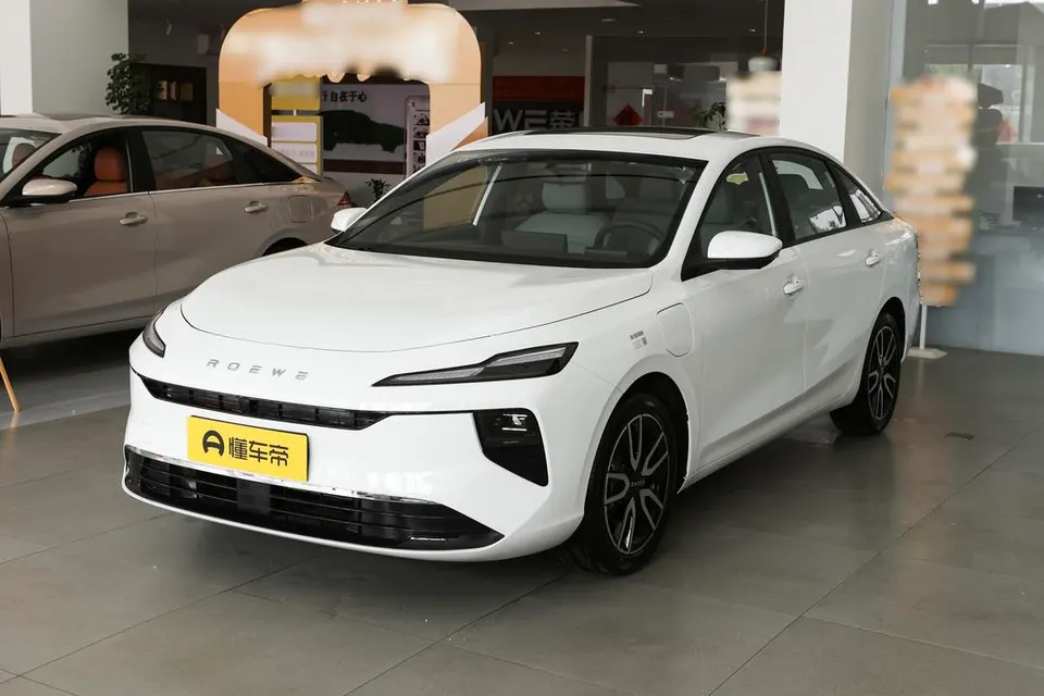 Roewe D6 — пример автомобиля с китайского рынка; комплектация выбранного объявления может отличаться