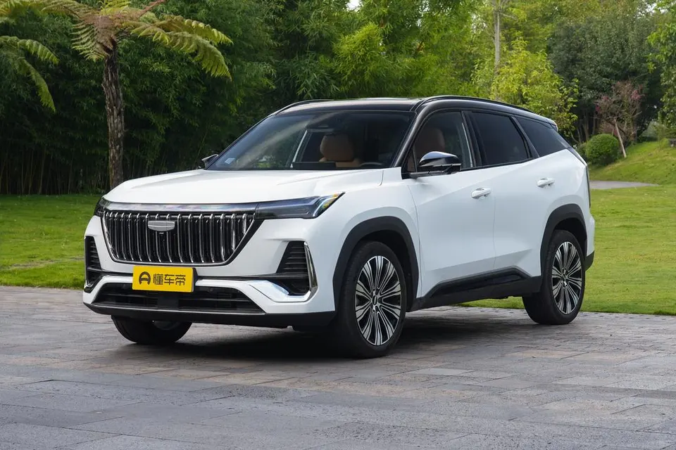 Geely Atlas L — пример автомобиля с китайского рынка; комплектация выбранного объявления может отличаться
