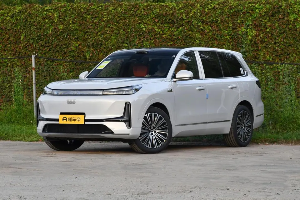 Geely Galaxy M9 — пример автомобиля с китайского рынка; комплектация выбранного объявления может отличаться