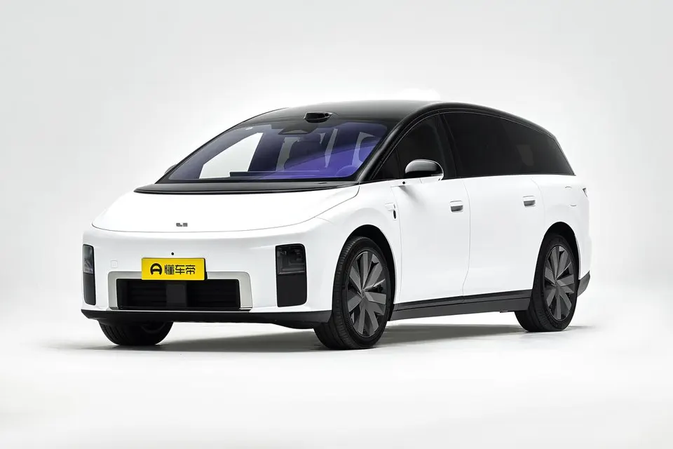 Li Auto i9 — пример автомобиля с китайского рынка; комплектация выбранного объявления может отличаться