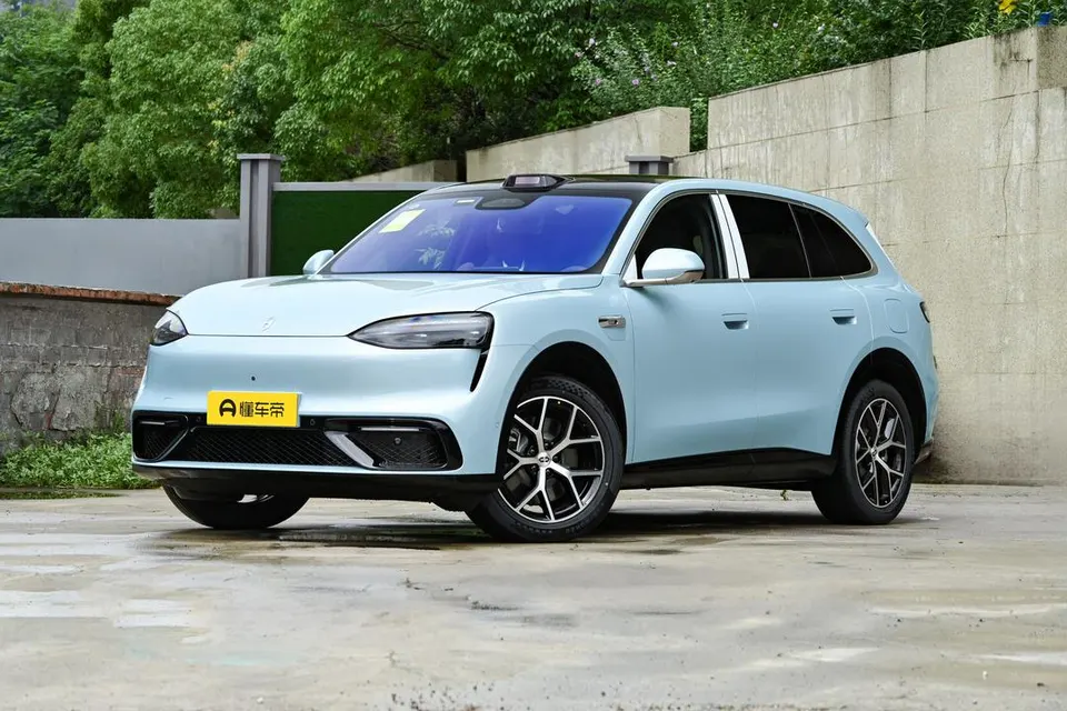 AITO M6 — пример автомобиля с китайского рынка; комплектация выбранного объявления может отличаться