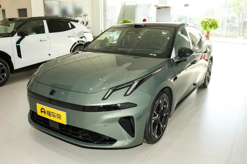 Lynk & Co 07 EM-P — пример автомобиля с китайского рынка; комплектация выбранного объявления может отличаться