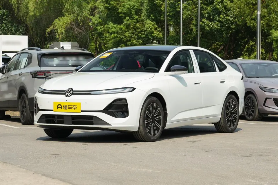 Volkswagen ID. ERA 5S — пример автомобиля с китайского рынка; комплектация выбранного объявления может отличаться
