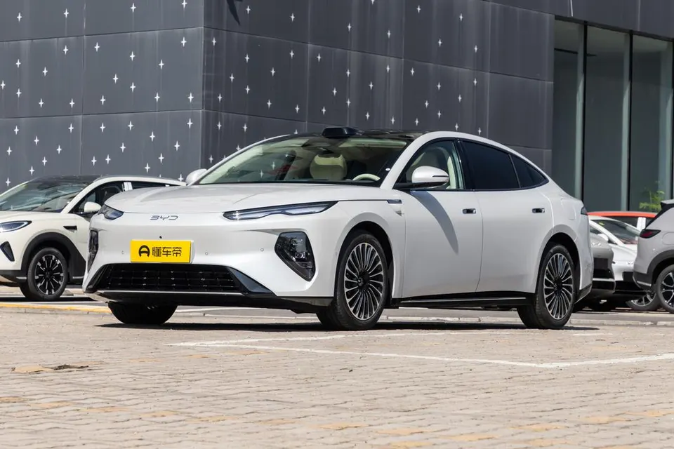 BYD Seal 08 DM — пример автомобиля с китайского рынка; комплектация выбранного объявления может отличаться