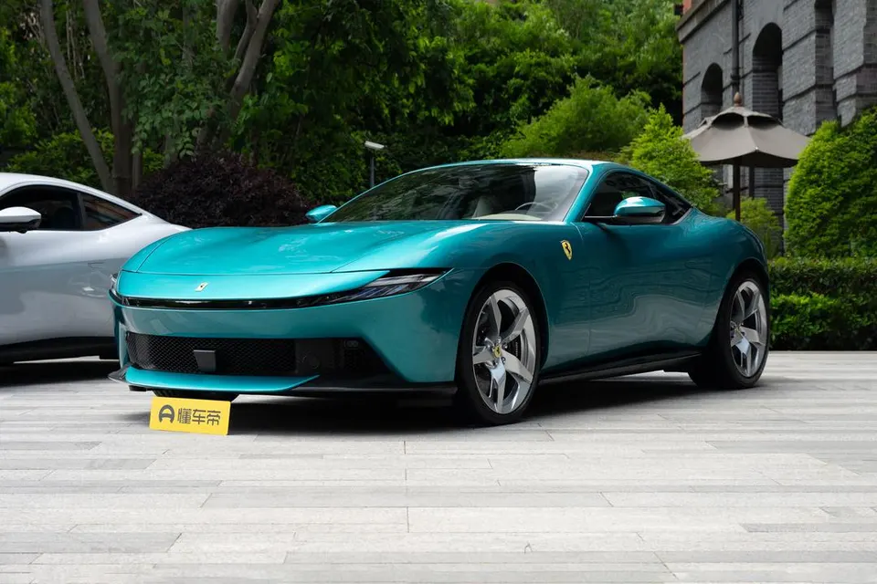Ferrari Amalfi — пример автомобиля с китайского рынка; комплектация выбранного объявления может отличаться