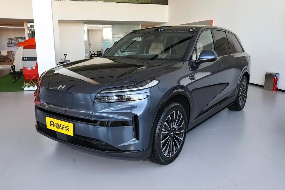 Onvo L80 — пример автомобиля с китайского рынка; комплектация выбранного объявления может отличаться
