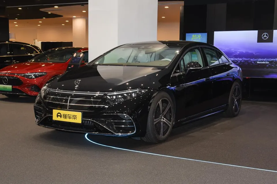 Mercedes-Benz EQS — пример автомобиля с китайского рынка; комплектация выбранного объявления может отличаться