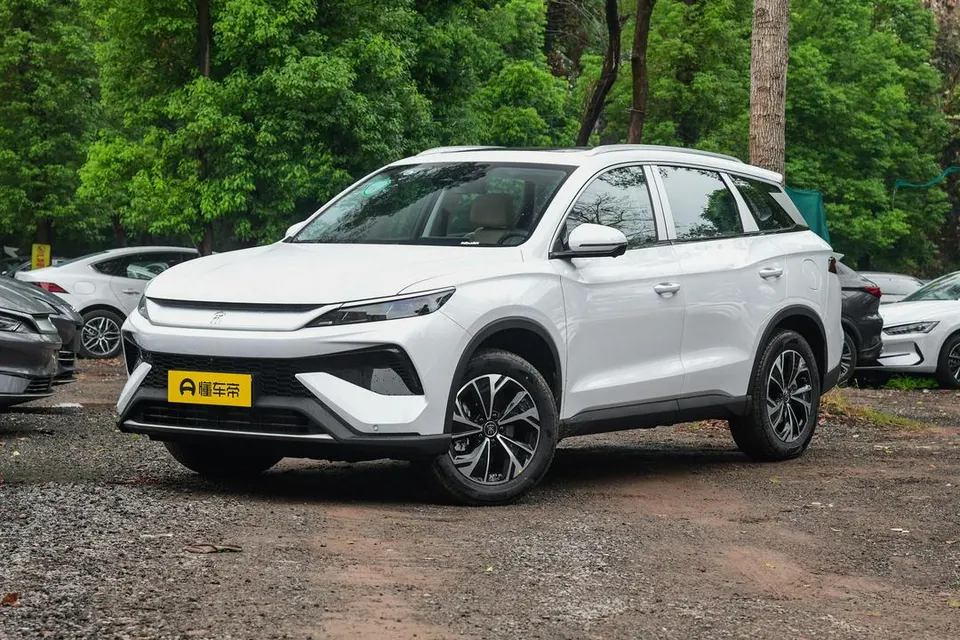 BYD Song Pro DM — пример автомобиля с китайского рынка; комплектация выбранного объявления может отличаться