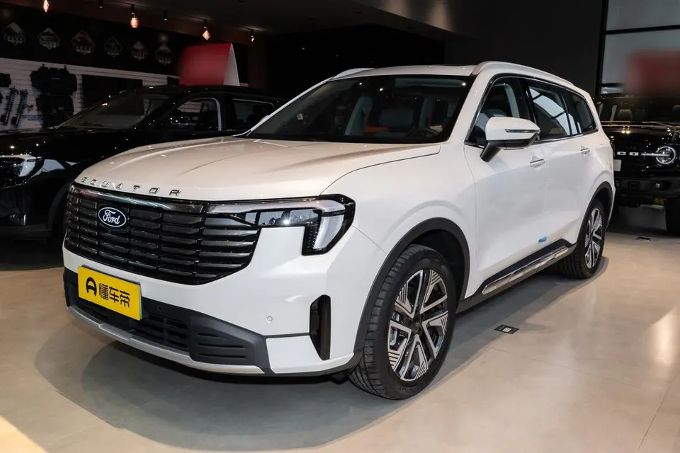 Ford Equator Sport PHEV — пример автомобиля с китайского рынка; комплектация выбранного объявления может отличаться