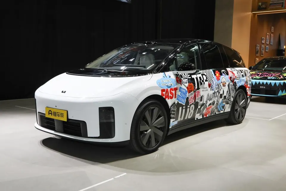 Li Auto i8 — пример автомобиля с китайского рынка; комплектация выбранного объявления может отличаться