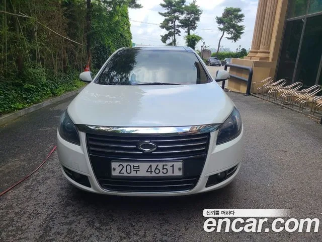 Renault SM7 — пример автомобиля с корейского рынка; комплектация выбранного объявления может отличаться