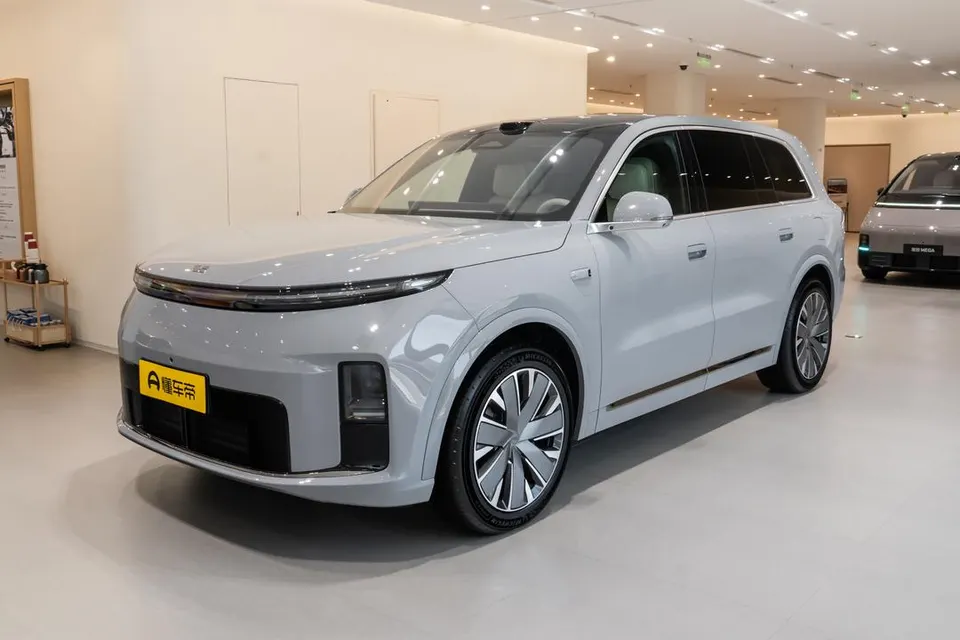 Li Auto L9 — пример автомобиля с китайского рынка; комплектация выбранного объявления может отличаться