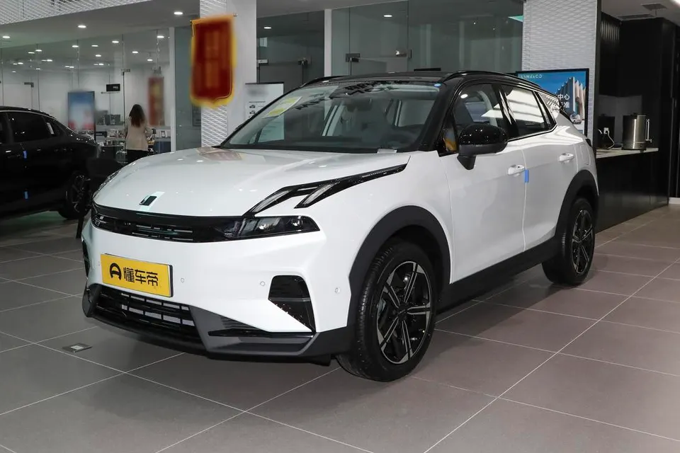 Lynk & Co 06 EM-P — пример автомобиля с китайского рынка; комплектация выбранного объявления может отличаться