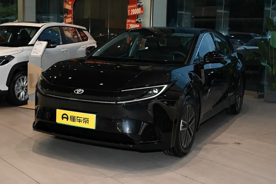 Toyota bZ5 — пример автомобиля с китайского рынка; комплектация выбранного объявления может отличаться