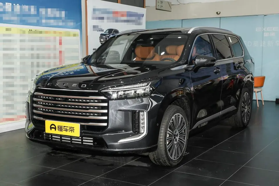 Exeed Lanyue C-DM — пример автомобиля с китайского рынка; комплектация выбранного объявления может отличаться