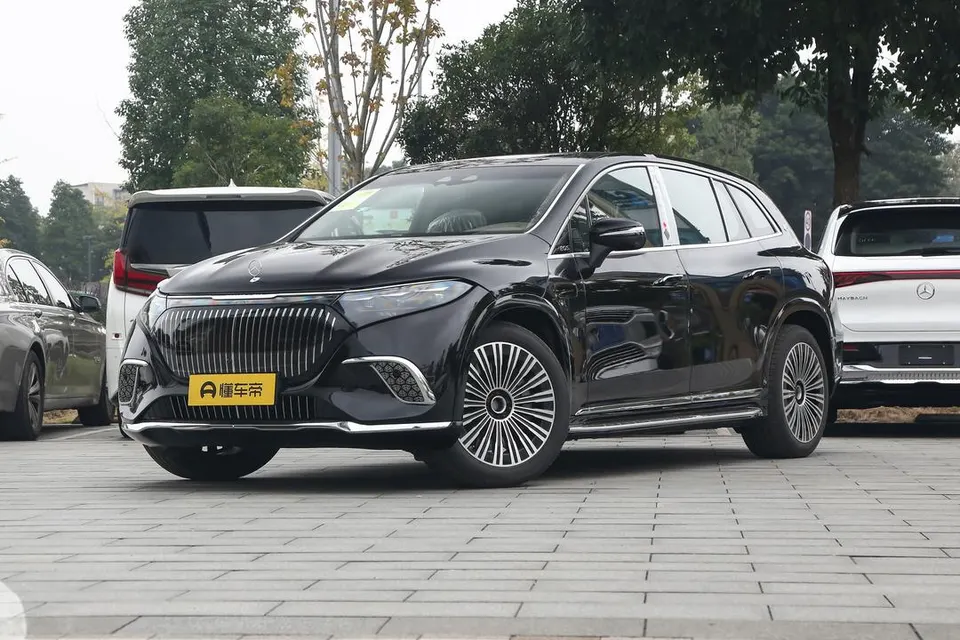 Mercedes-Benz Maybach EQS SUV — пример автомобиля с китайского рынка; комплектация выбранного объявления может отличаться