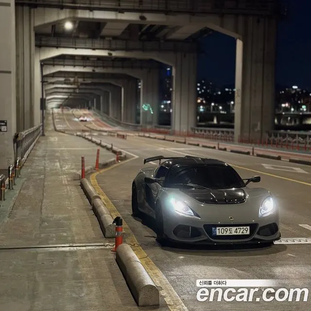 Lotus Exige — пример автомобиля с корейского рынка; комплектация выбранного объявления может отличаться
