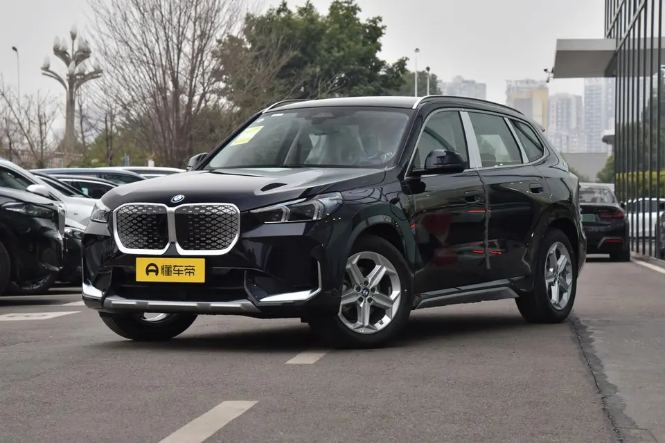 BMW iX1 — пример автомобиля с китайского рынка; комплектация выбранного объявления может отличаться