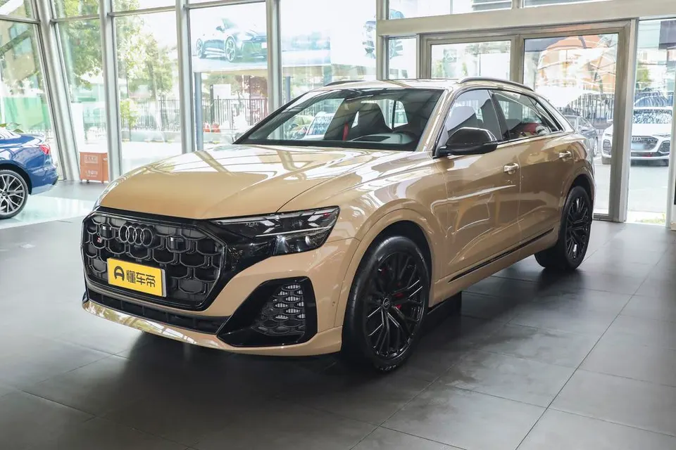 Audi SQ8 — пример автомобиля с китайского рынка; комплектация выбранного объявления может отличаться