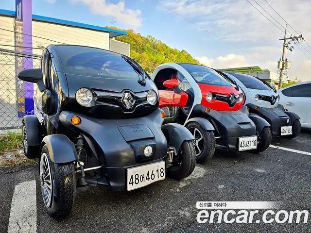 Renault Twizy — пример автомобиля с корейского рынка; комплектация выбранного объявления может отличаться