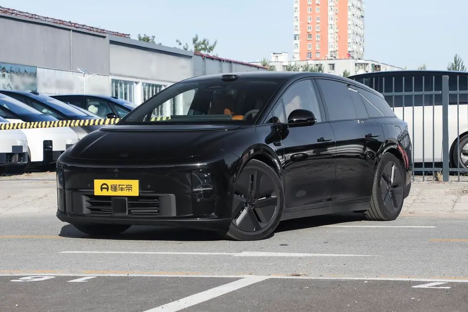 Li Auto i6 — пример автомобиля с китайского рынка; комплектация выбранного объявления может отличаться