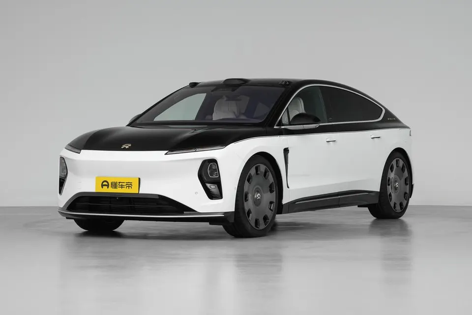 NIO ET9 — пример автомобиля с китайского рынка; комплектация выбранного объявления может отличаться