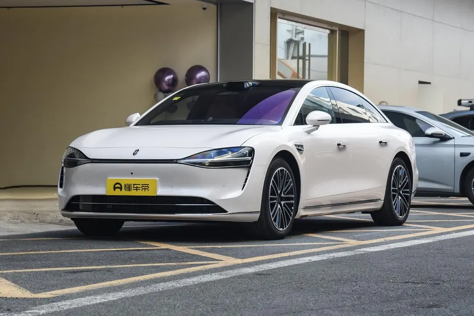 Stelato S9 — пример автомобиля с китайского рынка; комплектация выбранного объявления может отличаться