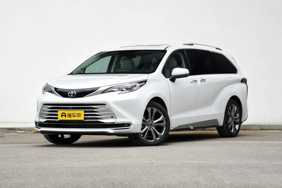 Toyota Sienna — пример автомобиля с китайского рынка; комплектация выбранного объявления может отличаться
