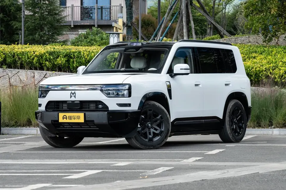 Dongfeng X700 — пример автомобиля с китайского рынка; комплектация выбранного объявления может отличаться