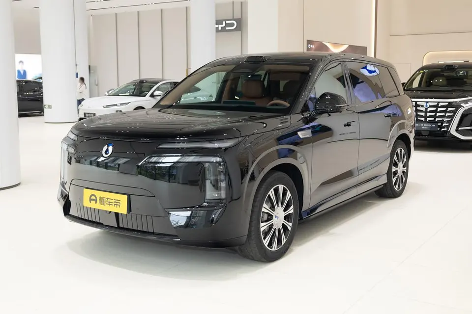 Denza N8L EV — пример автомобиля с китайского рынка; комплектация выбранного объявления может отличаться