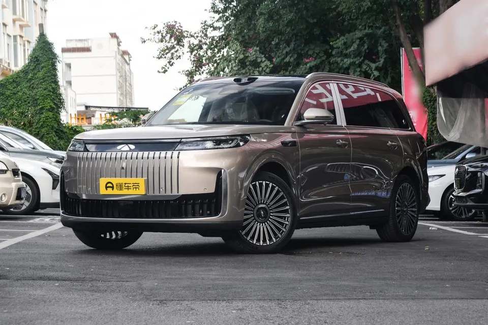Chery Fulwin T11 — пример автомобиля с китайского рынка; комплектация выбранного объявления может отличаться