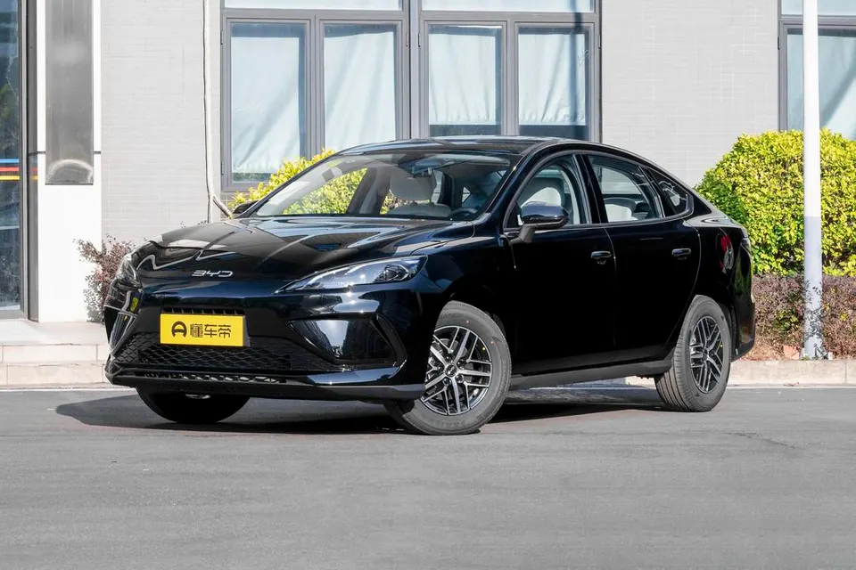 BYD Seal 05 DM — пример автомобиля с китайского рынка; комплектация выбранного объявления может отличаться