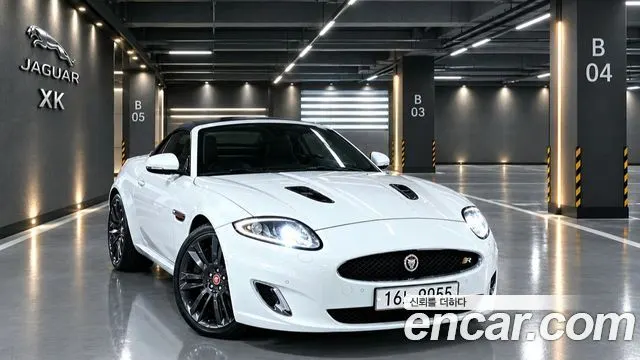 Jaguar XKR — пример автомобиля с корейского рынка; комплектация выбранного объявления может отличаться