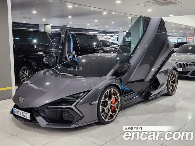 Lamborghini Revuelto — пример автомобиля с корейского рынка; комплектация выбранного объявления может отличаться
