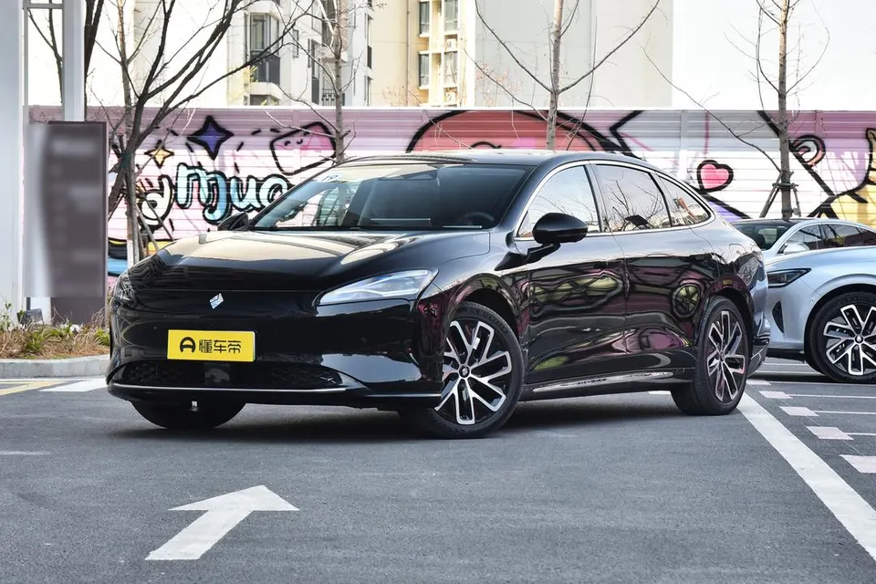 Baojun Enjoying Realm EV — пример автомобиля с китайского рынка; комплектация выбранного объявления может отличаться