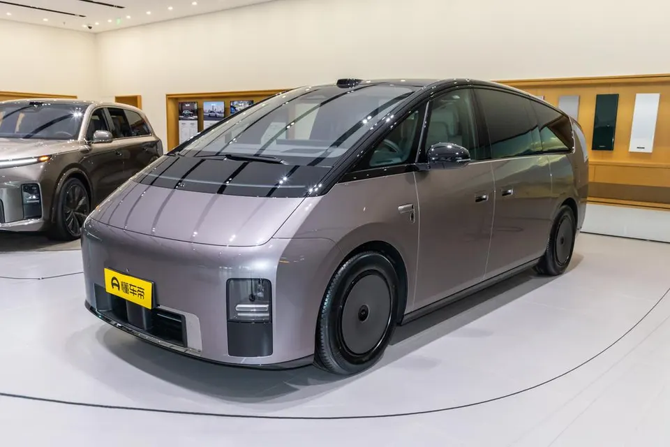 Li Auto MEGA — пример автомобиля с китайского рынка; комплектация выбранного объявления может отличаться