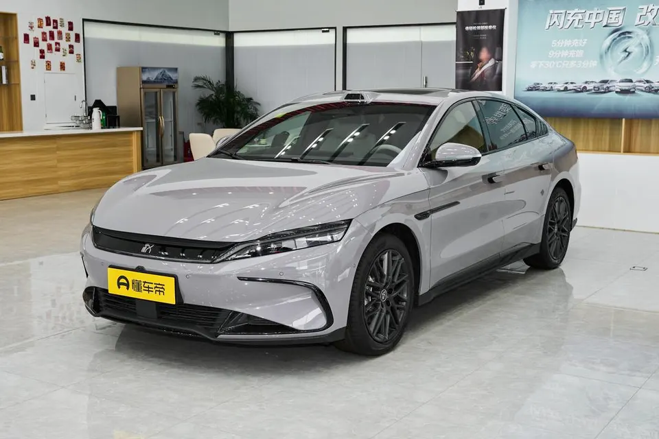 BYD Han EV — пример автомобиля с китайского рынка; комплектация выбранного объявления может отличаться